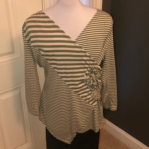 🚂Women’s Striped Blouse with Material Flower Acce